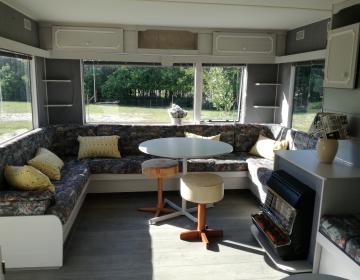 salon w domku letniskowym