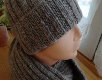 Czapka i szal kominowy  kolor popiel — komplet, wełna Huana, 400 zł.