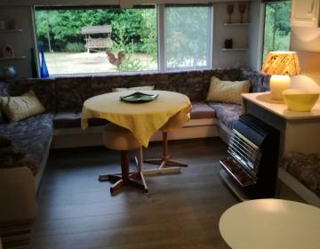 salon w domku letniskowym